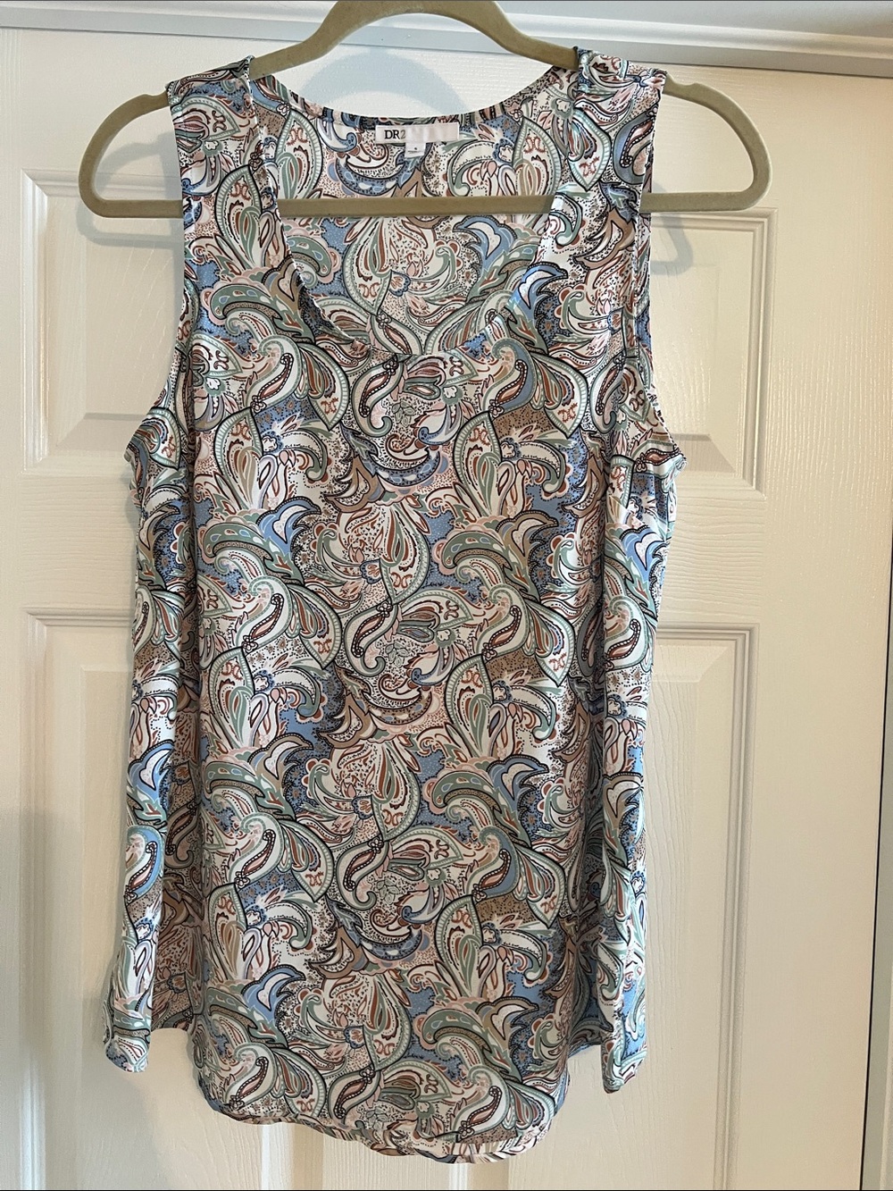 DR2 Paisley Sleeveless Scoopneck Tank in Light Blue and Cream